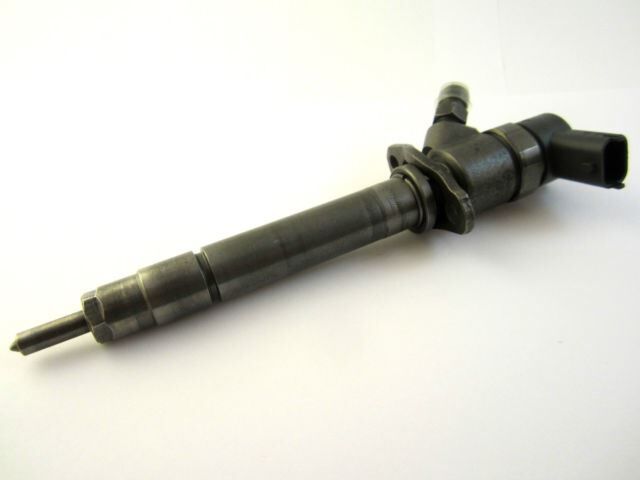 ENJEKTOR - VOLVO S60 I S80 I S80 I V70 II V70 II V70 II V70 II XC70 I XC90 I (00-) - BOSCH - OEM: 30756063